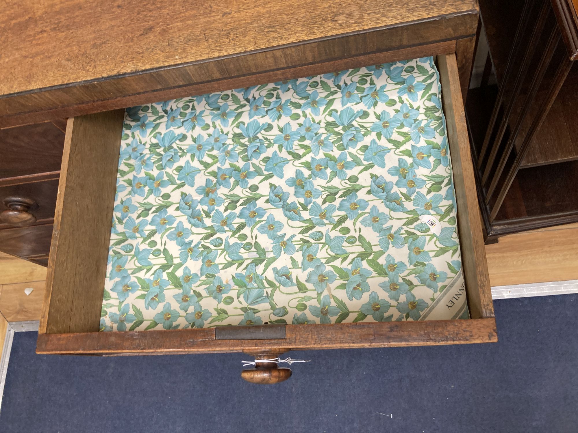A Regency mahogany straight front chest of drawers, with turned knob handles, width 97cm, depth 46cm, height 99cm